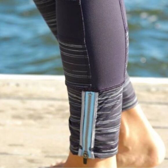 Lululemon RARE Run the World 7/8 Tight Leggings Cyber Stripe Naval Blue Womens10 - Picture 6 of 6